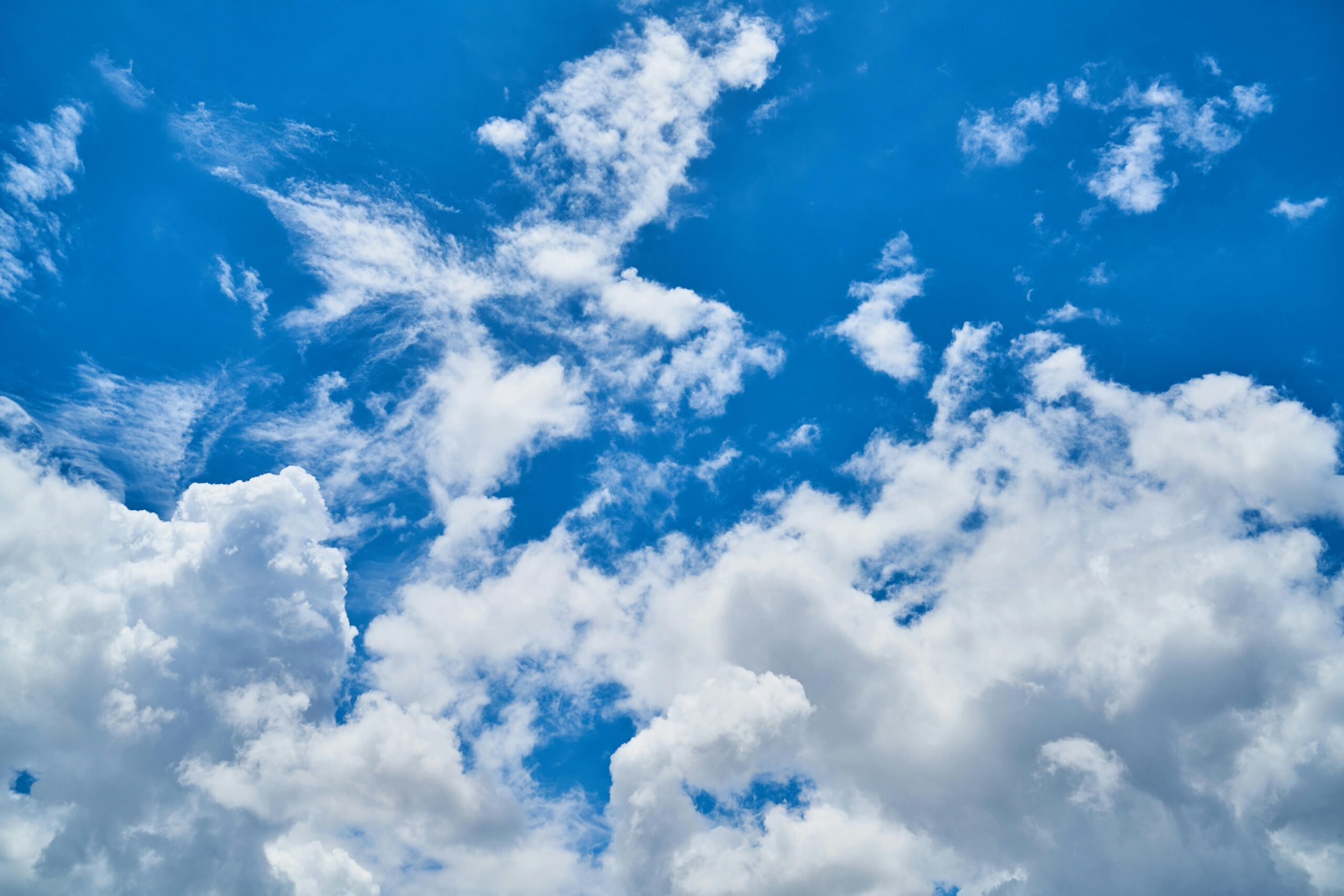 雲が浮かぶ青空